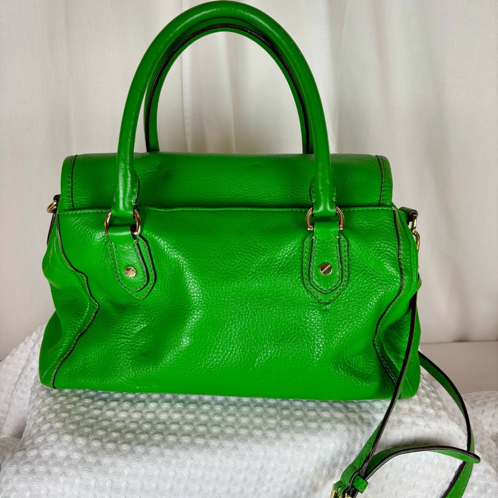 Michael Kors NWOT Margo Medium Flap Front Shoulder Bag in Kelly Green Gold Hw - Picture 3 of 14